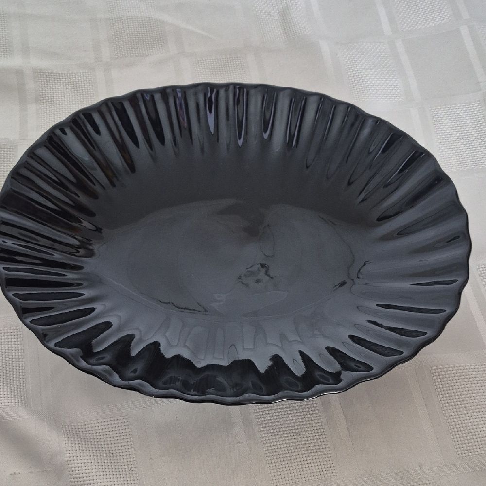 Elegant Black Serveware Bowl - Picture 11 of 16